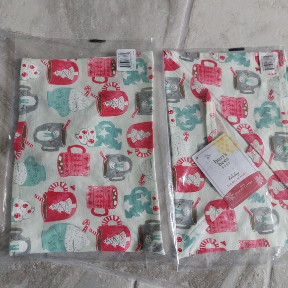 Two NEW Dog Bandana Organic Cotton One Size Holiday Print | Burt’s Bees - Picture 2 of 2